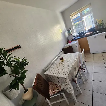 Spacious Garden 18 Parking Wifi Apartmán
