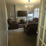Spacious Garden 18 Parking Wifi Апартаменты
