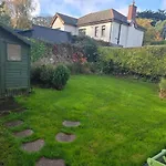 Spacious Garden 18 Parking Wifi Апартаменты